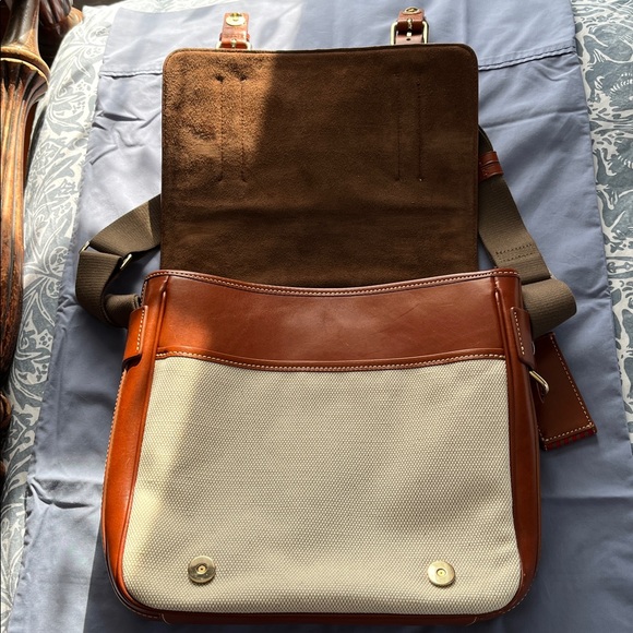 Dooney & Bourke Cream and Brown Shoulder Bag - Picture 14 of 16